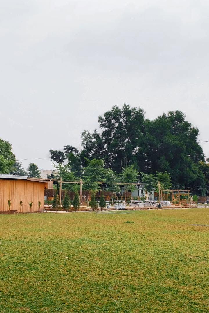 Sân cỏ và khu vườn rộng tại BiBuRy